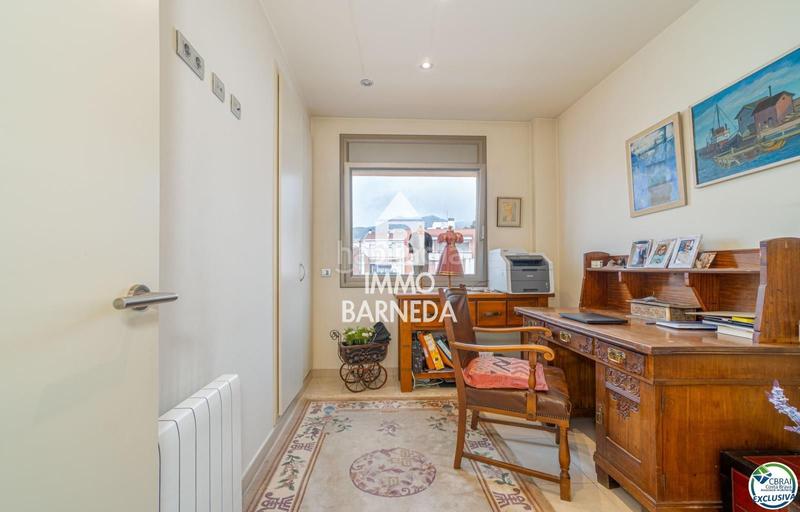 Foto 85e3f026-7cdd-43a8-a618-572a8e7e0d8f. Piso en del almirallf gravina 43 dúplex en venta en centro. en Roses
