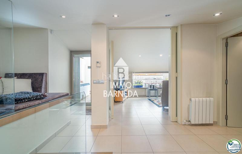 Foto e79fe4de-07f0-429d-8c32-8d157c7bcffb. Piso en del almirallf gravina 43 dúplex en venta en centro. en Roses