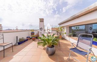 Pis a Del almirallf gravina 43. Dplex en venta en  roses  centro.