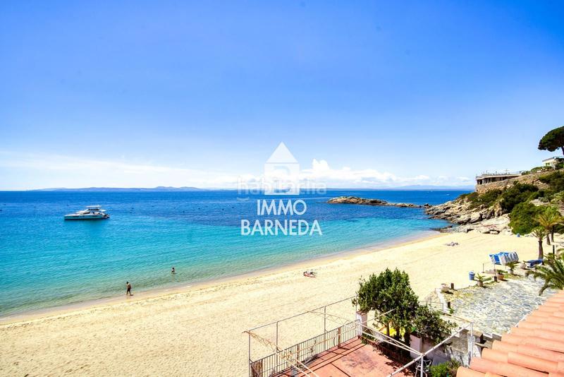 Foto 0393455b-3a87-400e-bc7f-62003224b686. Piso en diaz pacheco 88 apartamento exclusivo completamente reformado en primera línea de mar con licencia turística playa de la almadraba, en Roses
