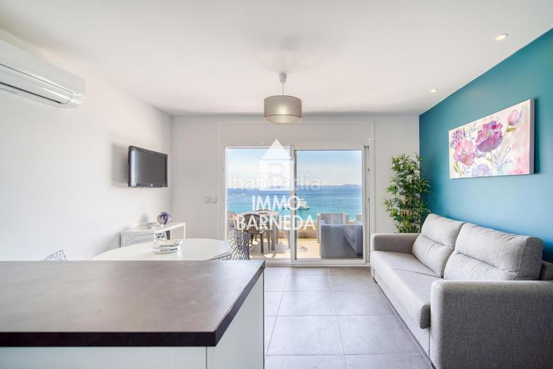Foto 4a768068-377a-4e65-86c7-bfc5a2bf2999. Piso en diaz pacheco 88 apartamento exclusivo completamente reformado en primera línea de mar con licencia turística playa de la almadraba, en Roses