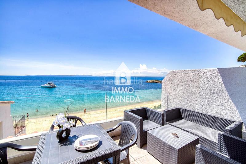 Foto 95f483c6-4dca-4f95-a3d4-a5179c1fb0cd. Piso en diaz pacheco 88 apartamento exclusivo completamente reformado en primera línea de mar con licencia turística playa de la almadraba, en Roses