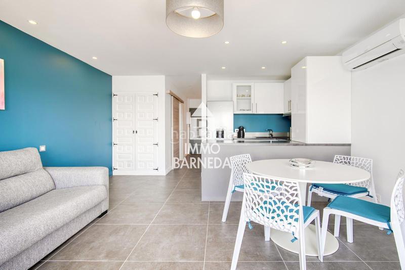 Foto b32ba9c3-a8a0-4d55-a58b-25e8cb92919a. Piso en diaz pacheco 88 apartamento exclusivo completamente reformado en primera línea de mar con licencia turística playa de la almadraba, en Roses