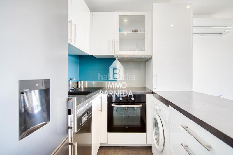 Foto b3b62f37-a2e6-4b05-bee5-225548cf814a. Piso en diaz pacheco 88 apartamento exclusivo completamente reformado en primera línea de mar con licencia turística playa de la almadraba, en Roses