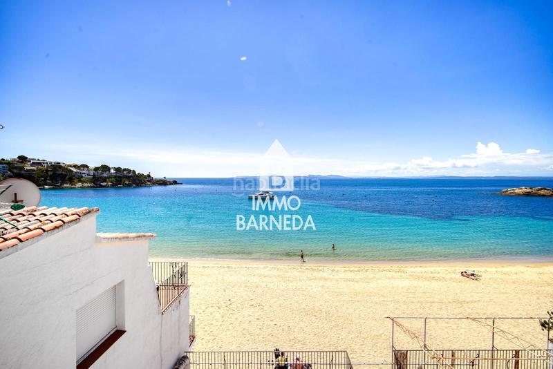 Foto c973805c-7549-4539-9345-910b185be914. Piso en diaz pacheco 88 apartamento exclusivo completamente reformado en primera línea de mar con licencia turística playa de la almadraba, en Roses