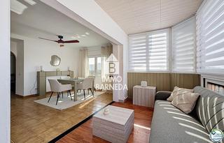 Pis  Avinguda de la platja 72. En venta  amplio estudio renovado con dormitorio independiente