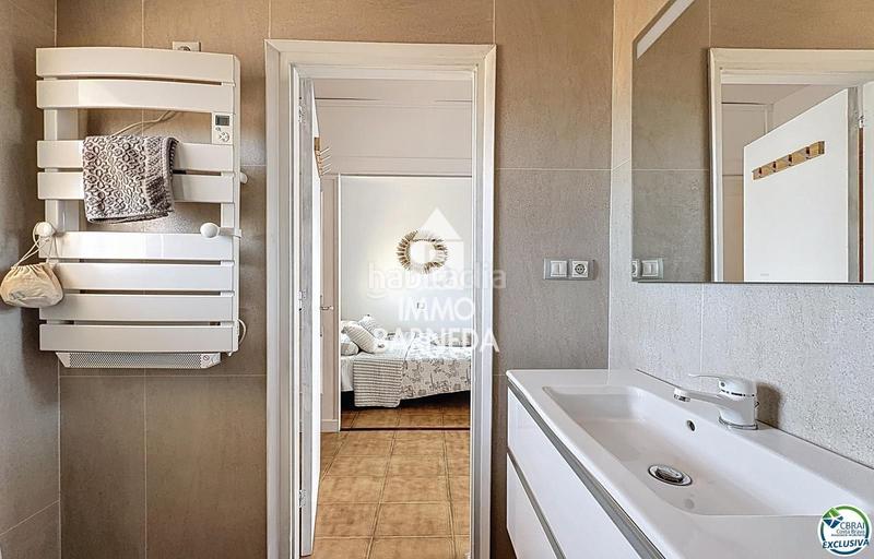 Foto 54d6abe6-89d2-4bef-85a8-c8af5aac2666. Piso en avinguda de la platja 72 en venta amplio estudio renovado con dormitorio independiente santa margarita en Roses