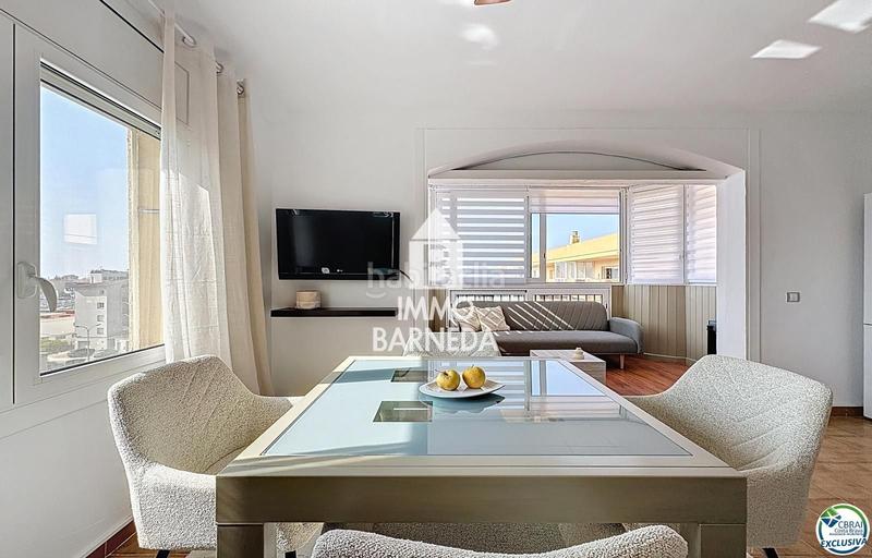 Foto 8f9c7865-db22-47ea-be26-d29d06f74097. Piso en avinguda de la platja 72 en venta amplio estudio renovado con dormitorio independiente santa margarita en Roses