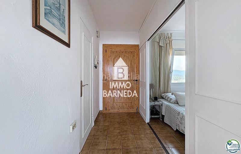 Foto a3a81927-b667-423f-98a7-f93d566967c6. Piso en avinguda de la platja 72 en venta amplio estudio renovado con dormitorio independiente santa margarita en Roses