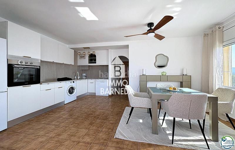 Foto e9f9d585-6c0e-4934-bea2-3618a2f94738. Piso en avinguda de la platja 72 en venta amplio estudio renovado con dormitorio independiente santa margarita en Roses