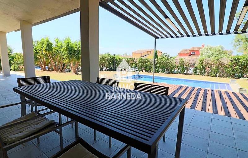 Foto 36f066ae-bf6e-4d37-96e9-891af43c3aff. Chalet en mig 4 villa totalmente renovada en la exclusiva zona golf en Peralada