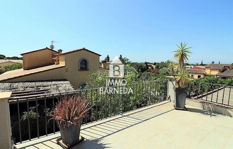 Foto 7bae4766-886d-48d8-85ee-d33b18bcbce8. Chalet en mig 4 villa totalmente renovada en la exclusiva zona golf en Peralada
