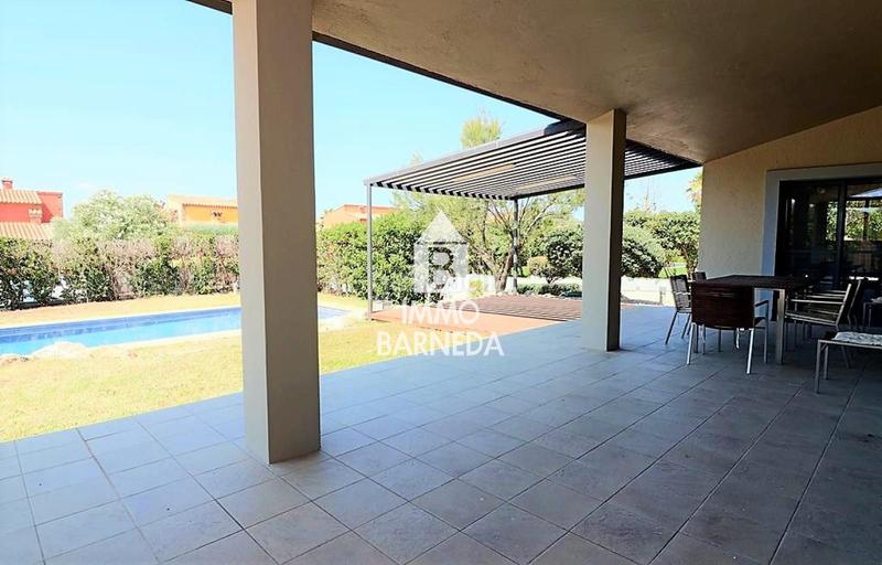 Foto a5ba4df4-b748-4e6b-9192-2afa07e124cc. Chalet en mig 4 villa totalmente renovada en la exclusiva zona golf en Peralada