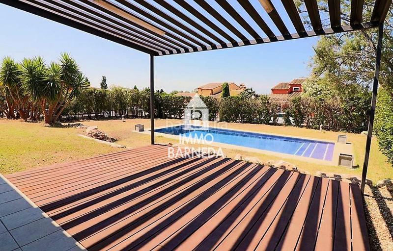 Foto c9c00cf7-9093-4aad-97b6-5f68439b1d6b. Chalet en mig 4 villa totalmente renovada en la exclusiva zona golf en Peralada