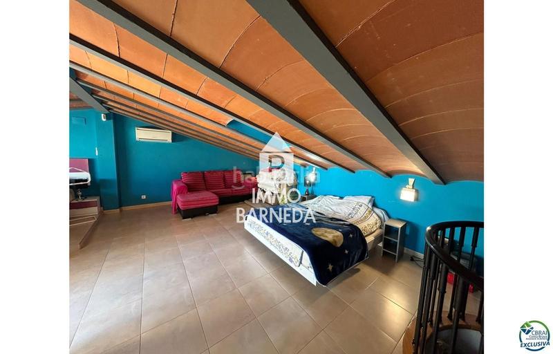 Foto 04b73d8f-41b0-41a8-9339-7605cd28452b. Piso en pla de roses 46-48 precioso duplex con ascensor en venta en un edificio de dos viviendas, plaza de parking en Empuriabrava