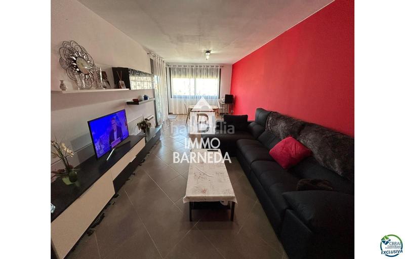 Foto 3f33079f-2786-43ac-bce4-bfaa04e61fb4. Piso en pla de roses 46-48 precioso duplex con ascensor en venta en un edificio de dos viviendas, plaza de parking en Empuriabrava