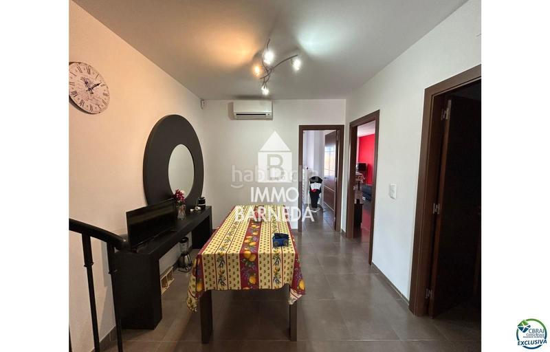 Foto 74fc4da0-8707-4eaa-a586-cd819358aa42. Piso en pla de roses 46-48 precioso duplex con ascensor en venta en un edificio de dos viviendas, plaza de parking en Empuriabrava