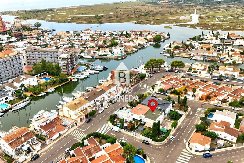 Foto 278a0bf2-fd65-40da-9108-9b52e0fbcd34. Casa adosada en cala curta 3 encanto, privacidad y estilo en una casa única en planta baja en Roses