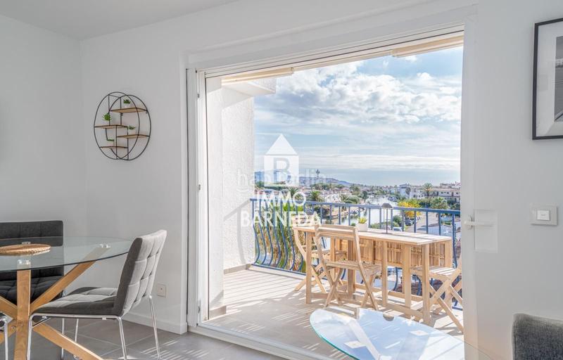 Foto 8880ff5a-2f95-4142-8805-1dc55e728568. Piso en port empordà 85 precioso apartamento en la última planta con vistas al canal y amarre privado en Empuriabrava