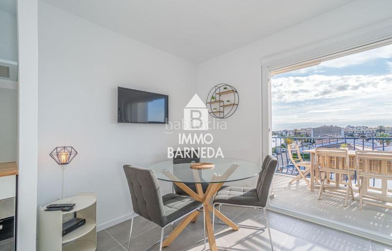 Foto cfaa34e4-5eaa-4829-a908-1f82588680dc. Piso en port empordà 85 precioso apartamento en la última planta con vistas al canal y amarre privado en Empuriabrava
