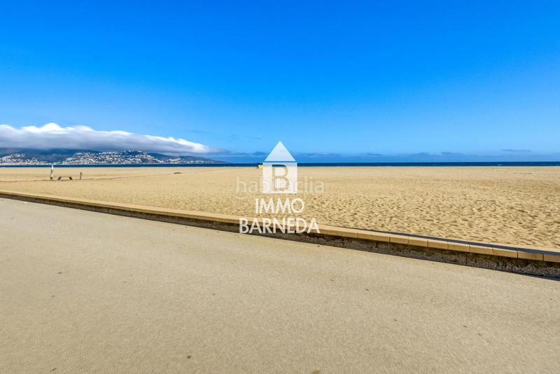 Foto 487f9628-f80b-4cdb-a1a8-a58dc04377e7. Piso en port empordà 8 n2-11 bonito apartamento en perfecto estado con solárium, plaza de aparcamiento subterránea y trastero incluidos en Empuriabrava