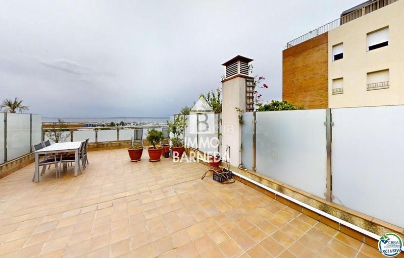 Foto a6d6bdc9-96a7-4b05-8ad6-f4c014c57496. Piso en del cap norfeu 45 dúplex con vistas impresionantes a la bahía en Roses