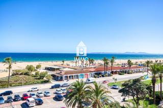 Pis  Sector salin ed badia 1. Exclusivo apartamento en primera línea de mar con vistas especta