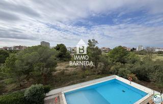 Pis a Port reig 45. Apartamento renovado con licencia turística, terraza y piscina