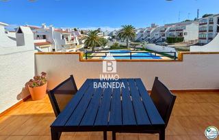 Appartement à De josep carner 2. Apartamento con piscina y parking privado en la urbanización pui