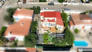 Casa a Penedes 4. Casa independiente renovada con gran jardín en mas buscà  roses