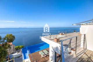 Xalet a Diaz pacheco 56. Villa moderna con vistas al mar, piscina infinita y licencia tur
