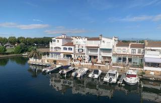 Appartement à Alberes 191. Apartamento renovado con vista al canal en empuriabrava