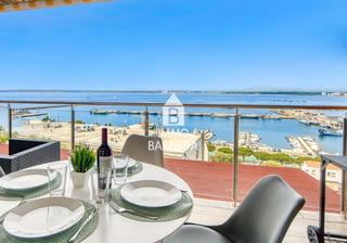 Pis a Francesc alegre 22. Apartamento con vistas al mar y licencia turística en roses