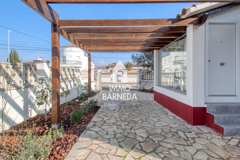Foto 92cd79fb-a473-4990-a65d-2baed5f63287. Casa a carlit 35 a Carlit - Montseny Empuriabrava