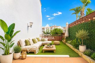 Casa  Pujada al puig rom 164. Acogedora casa con terreno en puig rom con piscina comunitaria y