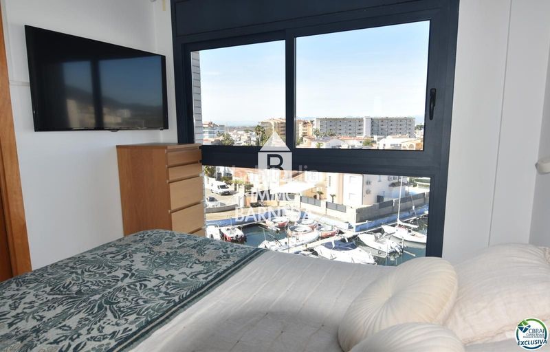 Foto b629d1f3-4e72-4a91-a806-6f2ea0d11521. Piso en del cap de la gola 28 encantador apartamento con licencia turística y vistas al canal en Roses
