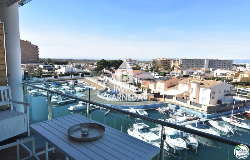Foto b9eabbc5-d690-45fe-aa9b-e2fe467df718. Piso en del cap de la gola 28 encantador apartamento con licencia turística y vistas al canal en Roses
