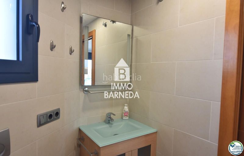 Foto c806daf5-86bd-43b5-bf52-7a9a39ee0497. Piso en del cap de la gola 28 encantador apartamento con licencia turística y vistas al canal en Roses