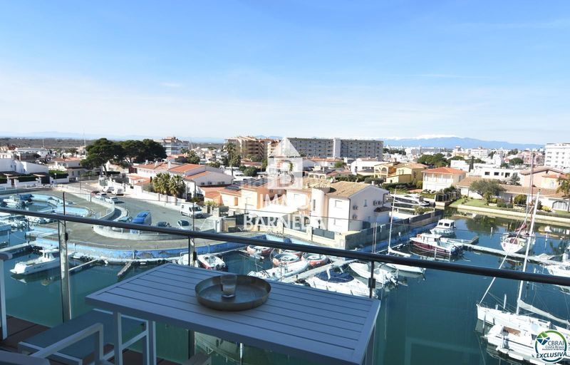 Foto d2a70fcb-abbd-4137-9c1d-d13674a4b63c. Piso en del cap de la gola 28 encantador apartamento con licencia turística y vistas al canal en Roses