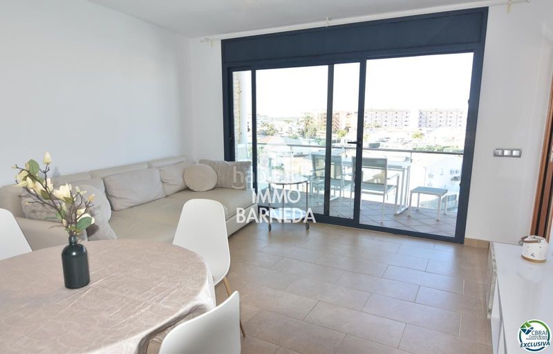 Foto dff1939a-d591-4912-8095-33da76ca4e2a. Piso en del cap de la gola 28 encantador apartamento con licencia turística y vistas al canal en Roses