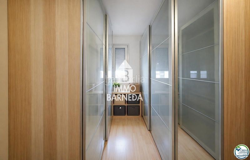 Foto 5c01b261-34e7-4d88-9424-7a399a5379c6. Pis amb calefacció aparcament a Centre Roses