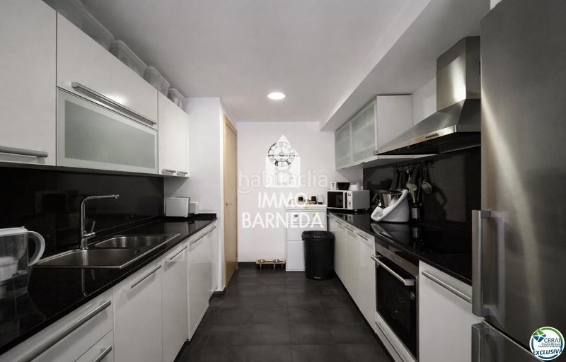 Foto ac766e71-f1c1-48a1-921c-71ce5ceb3553. Pis amb calefacció aparcament a Centre Roses