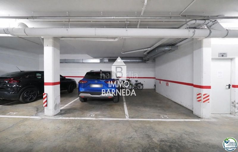 Foto b59d35af-463b-496c-a825-42be671e742b. Pis amb calefacció aparcament a Centre Roses