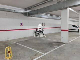 Aparcament cotxe  Tirso de molina. Plaza de parking en el centro de roses con fácil acceso y puerta