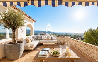 Chalet  Albacete 11. Villa independiente con vistas al mar, licencia turística y un j