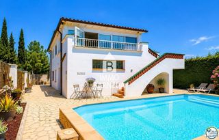 Chalet  Castanyer 18. Casa muy cuidada y muy bien situada en la garriga en roses