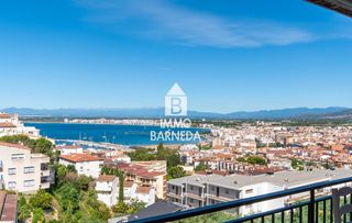 Etagenwohnung in Pujada del puigrom 39. Apartamento con vistas al mar, terraza y parking comunitario en