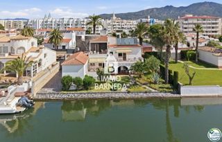 Chalet  Fluvia 15. Casa con encanto en ubicación privilegiada con amarre privado de