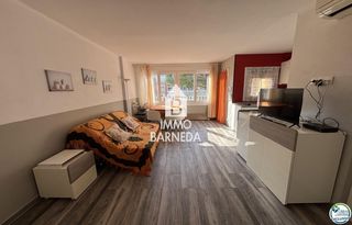 Pis a Gran reserva 5. Apartamento con terraza y piscina en empuriabrava