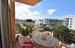 Appartamento in De santa margarida 49. Apartamento con piscina y parking en santa margarita, roses.